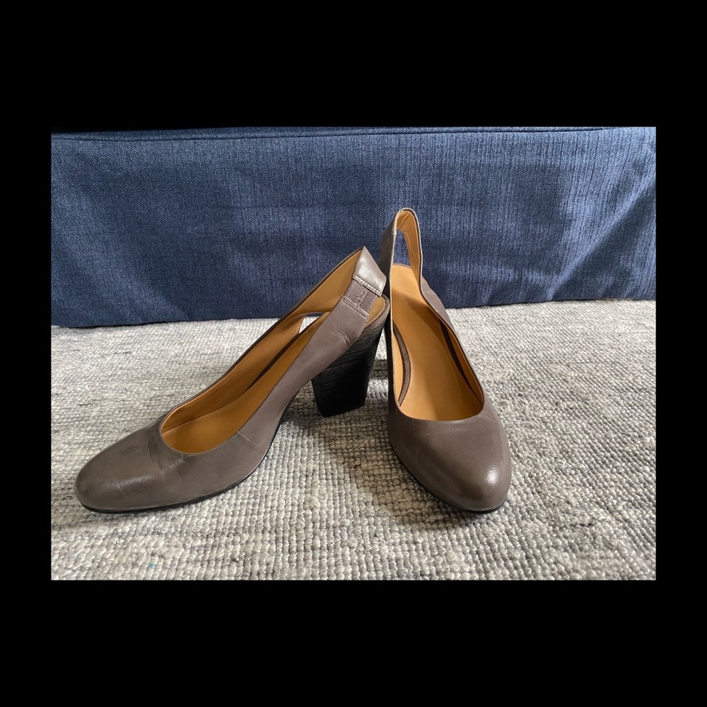 Ninewest gray size 10 leather shoes. Wore once